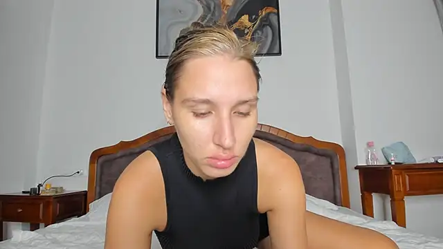 Snapshot of SofiClimbing chatting on 10-11-25, 04:05 SofiClimbing online show from 10-11-25, 04:05