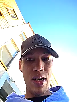Snapshot of el_negga chatting on 06-02-26, 10:28 el negga online show from 06-02-26, 10:28