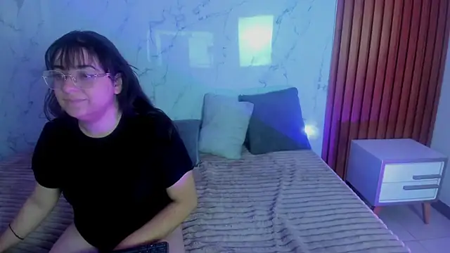 Snapshot of genesis_y_moon chatting on 06-22-26, 12:13 genesis y moon online show from 06-22-26, 12:13