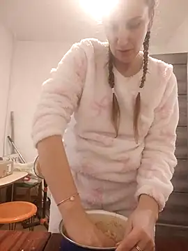 Snapshot of Yevgeshka-Milashka chatting on 11-28-25, 03:25 Yevgeshka-Milashka online show from 11-28-25, 03:25