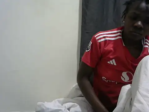 Snapshot of QueenSar chatting on 07-19-26, 02:04 QueenSar online show from 07-19-26, 02:04