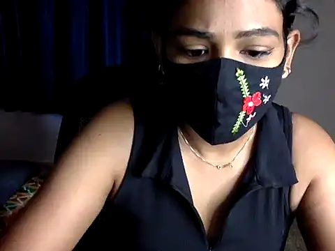 Snapshot of Nisha-moon chatting on 07-07-26, 06:47 Nisha-moon online show from 07-07-26, 06:47