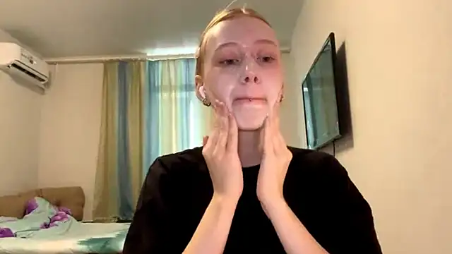 Snapshot of BossedFrog chatting on 07-18-26, 12:42 BossedFrog online show from 07-18-26, 12:42
