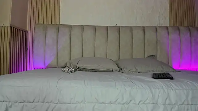 Snapshot of julimonroe_ chatting on 07-04-26, 02:07 julimonroe online show from 07-04-26, 02:07