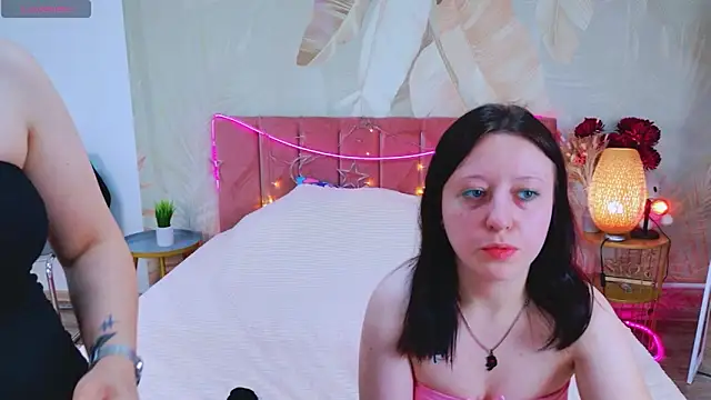 Snapshot of RuthHalll chatting on 06-14-26, 10:06 RuthHalll online show from 06-14-26, 10:06