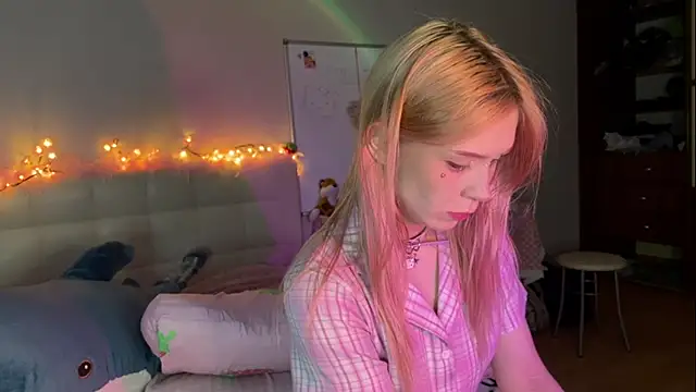 sexy cute18 online show from 07-19-26, 12:03