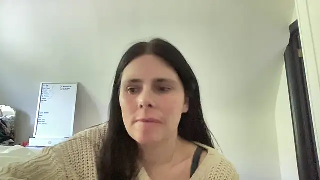 Snapshot of JadeLucy chatting on 06-14-26, 09:55 JadeLucy online show from 06-14-26, 09:55