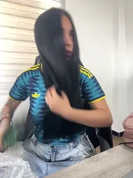 Snapshot of Sara_fernandez- chatting on 06-17-26, 02:18 Sara fernandez- online show from 06-17-26, 02:18