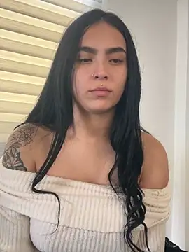 Snapshot of Sara_fernandez- chatting on 06-18-26, 01:48 Sara fernandez- online show from 06-18-26, 01:48