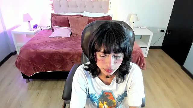 Snapshot of kat_cute__ chatting on 06-17-26, 03:09 kat cute online show from 06-17-26, 03:09