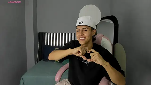 Snapshot of Axel_Mendozaa chatting on 06-04-26, 09:10 Axel Mendozaa online show from 06-04-26, 09:10