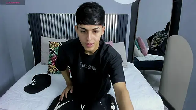 Snapshot of Axel_Mendozaa chatting on 07-04-26, 08:04 Axel Mendozaa online show from 07-04-26, 08:04