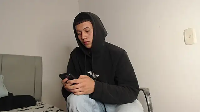 Owenn  blueee online show from 06-19-26, 03:22