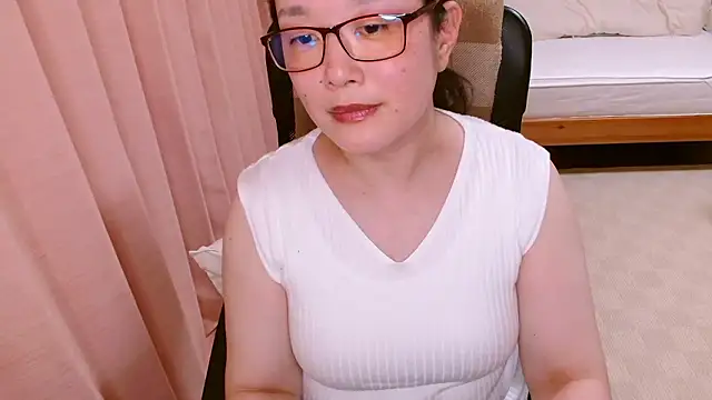 LENA-xo online show from 06-16-26, 03:58