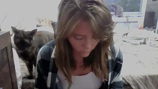 Snapshot of lunaellex chatting on 06-29-26, 02:18 lunaellex online show from 06-29-26, 02:18