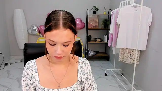Tiffany Whitee  online show from 06-07-26, 09:02