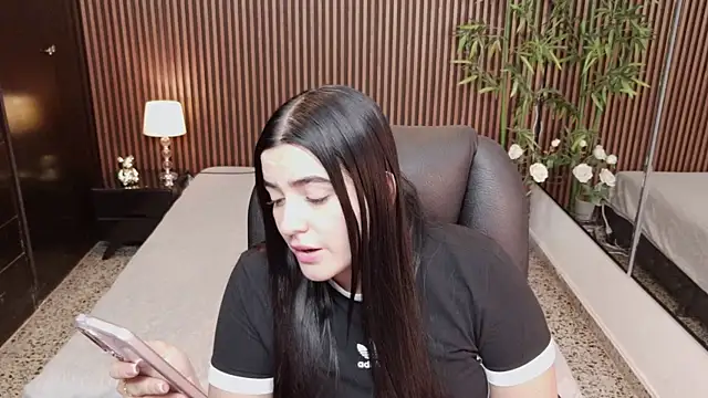 karilyncollinss online show from 06-19-26, 08:23