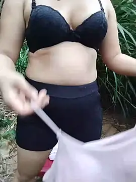 Snapshot of candyyy19 chatting on 06-30-26, 11:33 candyyy19 online show from 06-30-26, 11:33