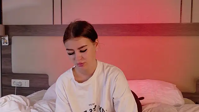 leonameilee online show from 06-18-26, 06:13