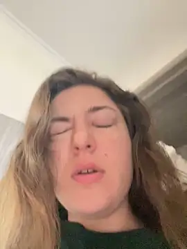 Snapshot of kate_nicepops999144 chatting on 06-07-26, 07:45 kate nicepops999144 online show from 06-07-26, 07:45