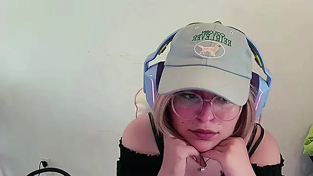 Snapshot of PinkMoonBaby chatting on 06-06-26, 07:24 PinkMoonBaby online show from 06-06-26, 07:24