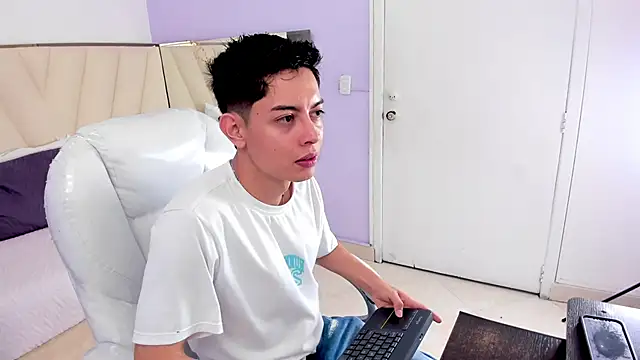 Snapshot of Ethan12_ chatting on 06-14-26, 03:08 Ethan12 online show from 06-14-26, 03:08
