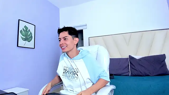 Snapshot of Ethan12_ chatting on 06-18-26, 03:18 Ethan12 online show from 06-18-26, 03:18