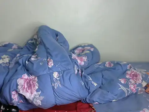 Snapshot of pretty_julie22 chatting on 06-14-26, 02:30 pretty julie22 online show from 06-14-26, 02:30
