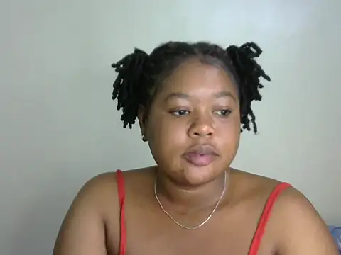 Snapshot of pretty_julie22 chatting on 06-19-26, 12:42 pretty julie22 online show from 06-19-26, 12:42