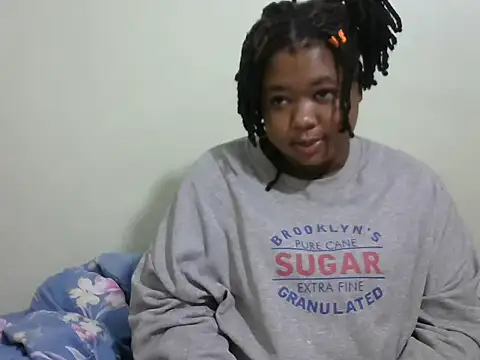 Snapshot of pretty_julie22 chatting on 06-27-26, 04:12 pretty julie22 online show from 06-27-26, 04:12