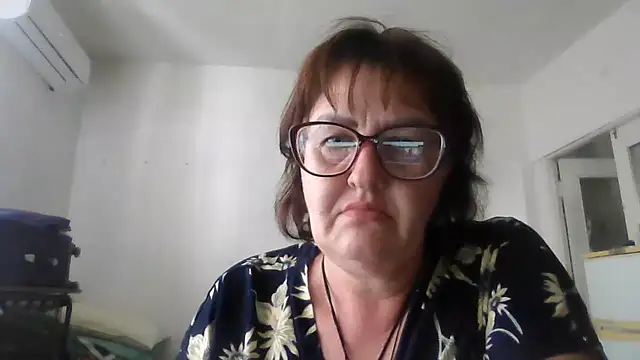 ErikaXShine online show from 06-18-26, 11:58