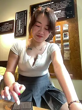 Snapshot of mollymm chatting on 07-15-26, 08:41 mollymm online show from 07-15-26, 08:41