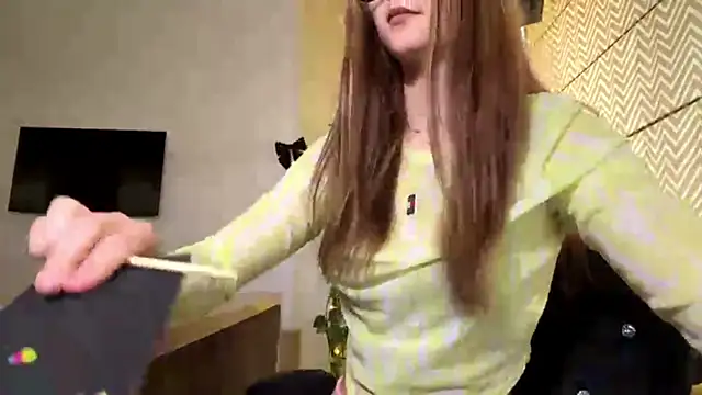 Snapshot of AvrilGillig chatting on 06-16-26, 01:14 AvrilGillig online show from 06-16-26, 01:14