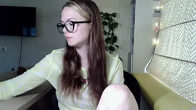Snapshot of AvrilGillig chatting on 06-24-26, 01:32 AvrilGillig online show from 06-24-26, 01:32
