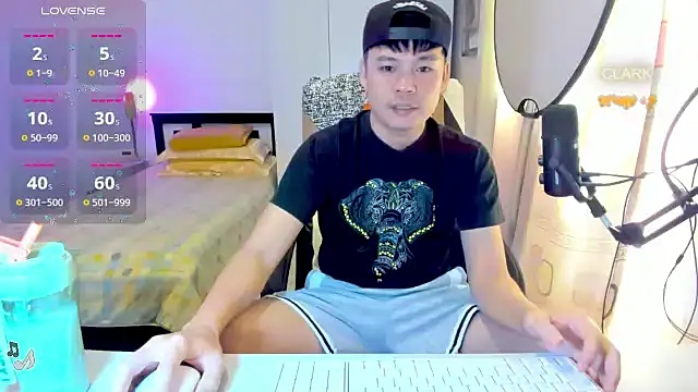 Snapshot of clarkdangerous chatting on 07-24-26, 01:14 clarkdangerous online show from 07-24-26, 01:14