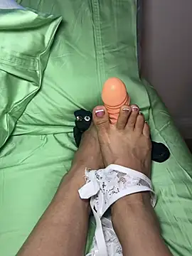 Snapshot of prettytoesfreak chatting on 06-07-26, 07:39 prettytoesfreak online show from 06-07-26, 07:39