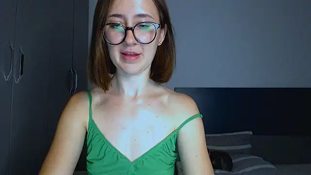 sofiacrystal online show from 06-10-26, 03:55