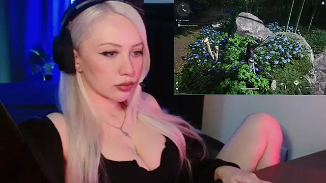 Snapshot of roxxyrowe chatting on 06-13-26, 01:42 roxxyrowe online show from 06-13-26, 01:42