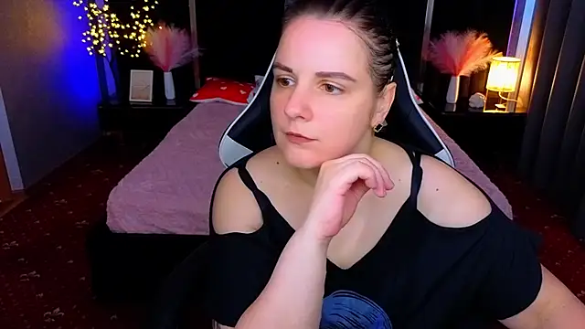 Snapshot of KatrinMilly chatting on 06-16-26, 12:19 KatrinMilly online show from 06-16-26, 12:19