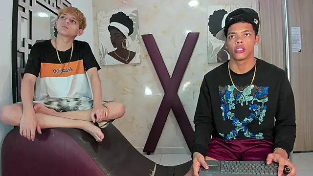 Snapshot of BLACK_AND_WHITET chatting on 07-18-26, 01:32 BLACK AND WHITET online show from 07-18-26, 01:32