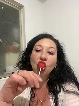 Snapshot of TheEmpress89 chatting on 06-17-26, 03:31 TheEmpress89 online show from 06-17-26, 03:31