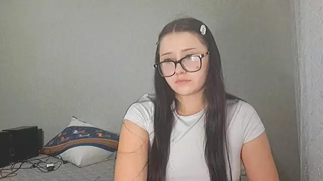 Snapshot of altcutie chatting on 06-10-26, 07:29 altcutie online show from 06-10-26, 07:29