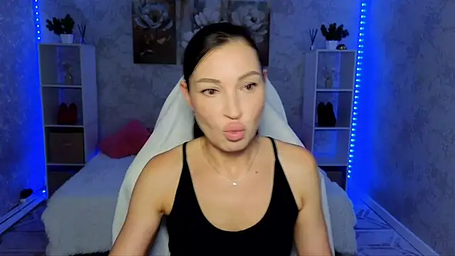 NikoleMills online show from 06-14-26, 07:54