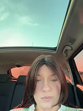 Snapshot of girl-Emily chatting on 07-31-26, 04:23 girl-Emily online show from 07-31-26, 04:23