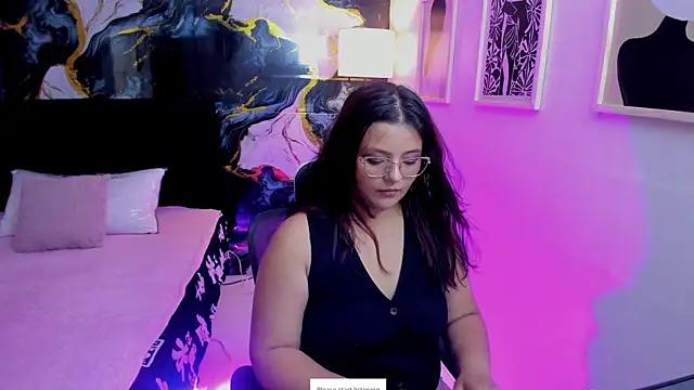 Snapshot of Miss_Kloee chatting on 06-24-26, 11:53 Miss Kloee online show from 06-24-26, 11:53