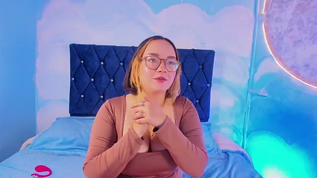SilviaSmithh online show from 06-09-26, 07:36