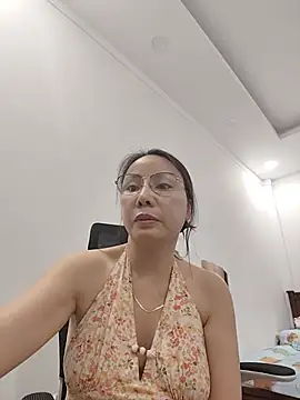 Snapshot of Fanritar chatting on 06-18-26, 03:38 Fanritar online show from 06-18-26, 03:38