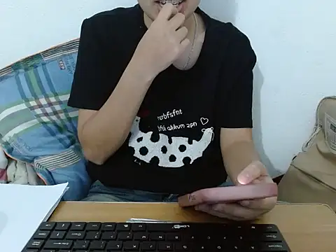 ThuyTien279 online show from 07-08-26, 04:00