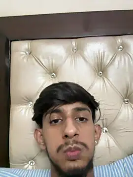 Snapshot of ronnnnn718 chatting on 06-17-26, 08:21 ronnnnn718 online show from 06-17-26, 08:21