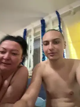 Snapshot of 2hotcandy chatting on 06-10-26, 01:10 2hotcandy online show from 06-10-26, 01:10